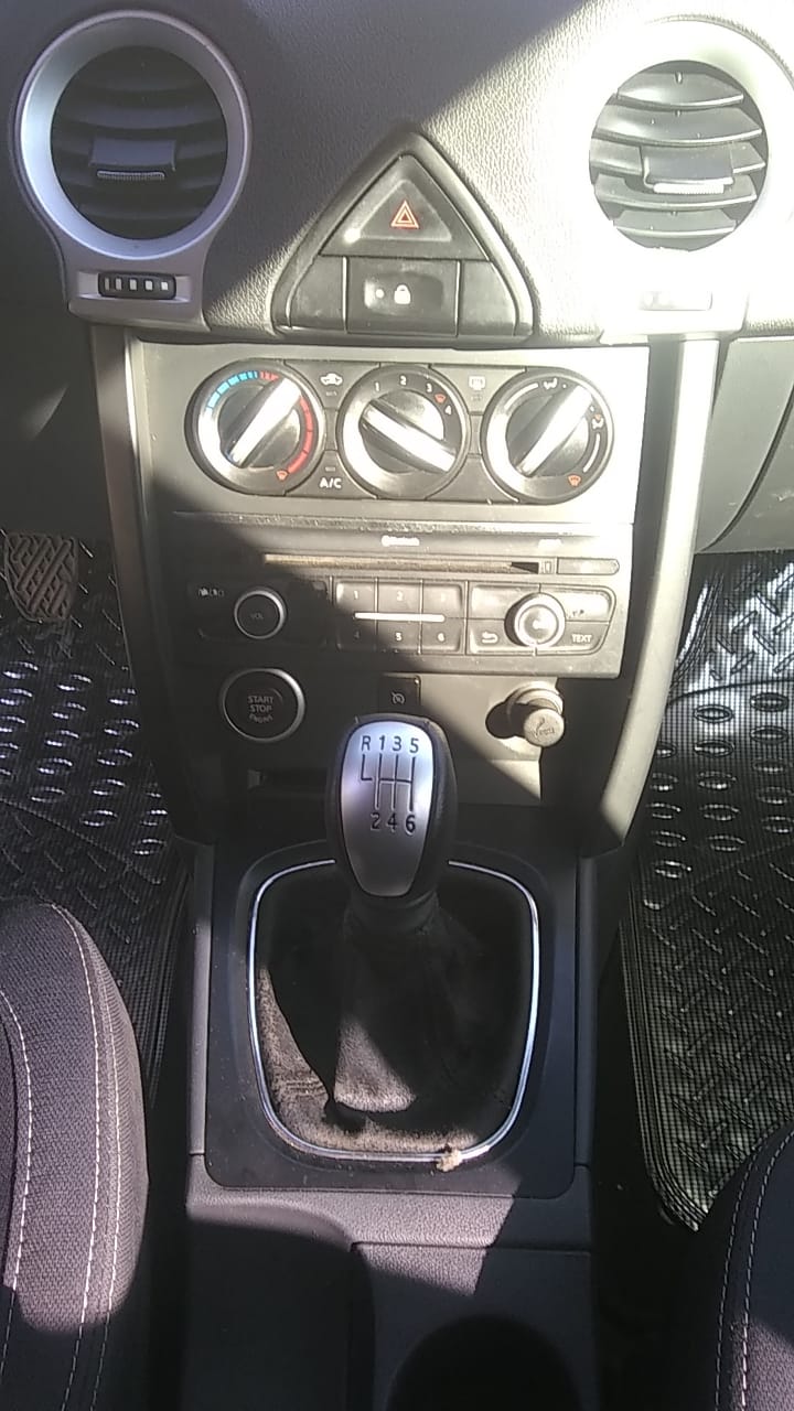 RENAULT KOLEOS PH3 EXP 4X2 MT 5PTAS 2015 - Image 9