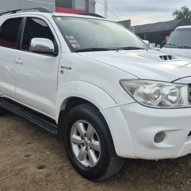 TOYOTA HILUX SW4 4X4 SRV3.0 TDI S/T CUERO 2012