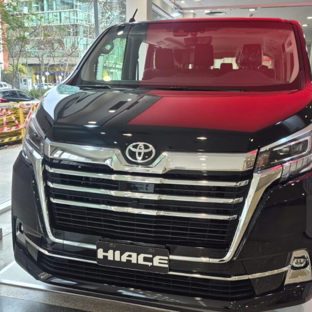 TOYOTA HIACE