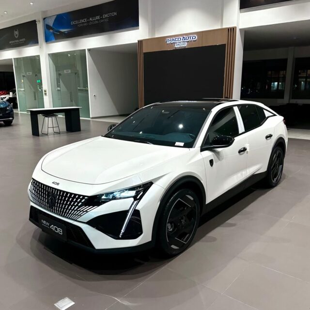 PEUGEOT 408