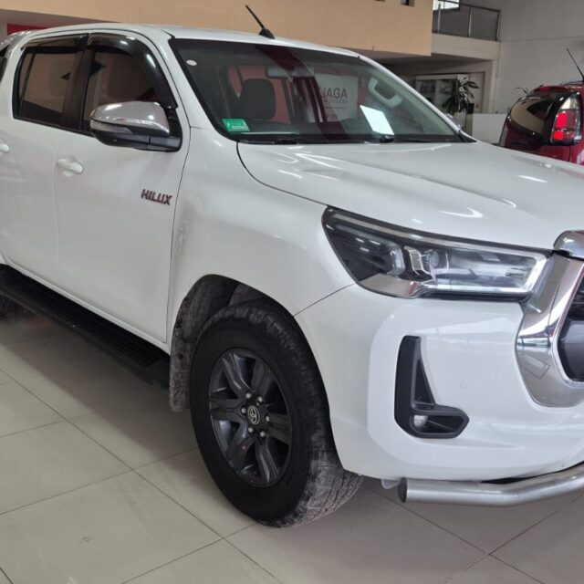 TOYOTA HILUX 4X2 DC SRV 2.8 TDI 6MT 2022